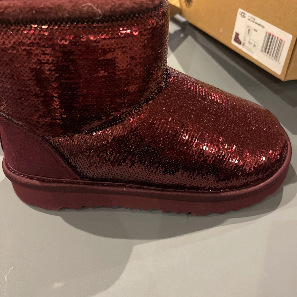Sparkle UGGS kids Size 1 - Picture 1 of 5